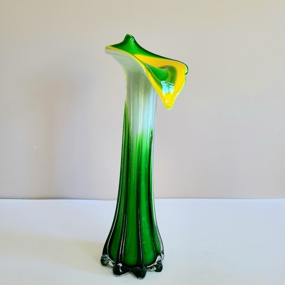 Kalla lily tall glass vase. - Picture 2 of 8